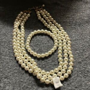 Elegant Pearl Necklace and Bracelet Set